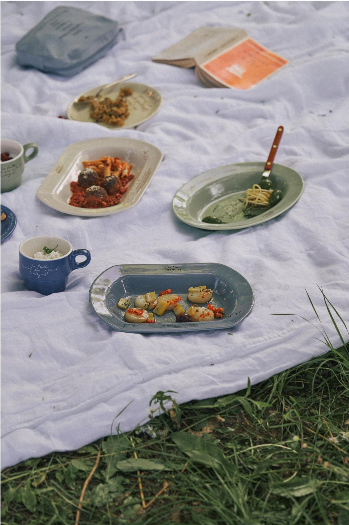 Le Paradis Square Plate (Grey Blue)